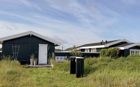 Halsten - 551M from the Sea: Blue, Shrub, Cottage, Groundcover, Garden, Estate, Shade, Landscaping, Farmhouse, Eco Hotel