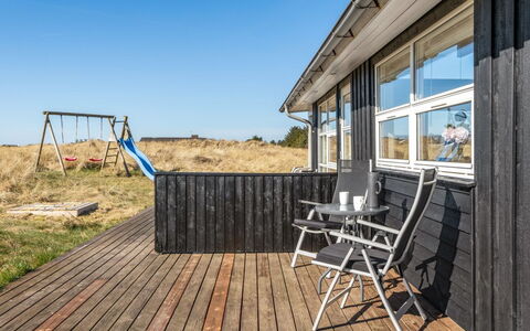 Sirkka - 902M from the Sea: Flooring, Bedroom, Bedding, Bed, Bed Frame, Linens, Bed Sheet, Hardwood, Mattress, Wood Flooring