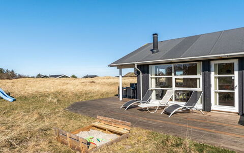 Sirkka - 902M from the Sea: Flooring, Bedroom, Bedding, Bed, Bed Frame, Linens, Bed Sheet, Hardwood, Mattress, Wood Flooring