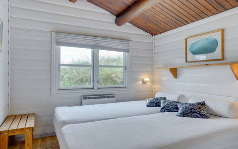 Thrym - 900M from the Sea: Wood, Ceiling, Hardwood, Plank, Bedroom, Bed, Wood Flooring, Bedding, Wood Stain, Bed Frame