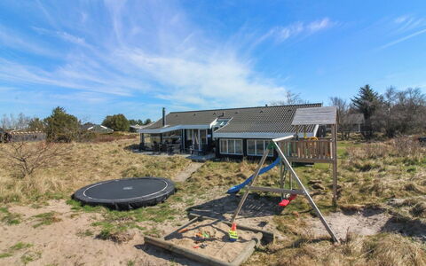 Amadahy - 950M from the Sea: Grass, House, Roof, Home, Cottage, Shrub, Land Lot, Rural Area, Farmhouse, Groundcover