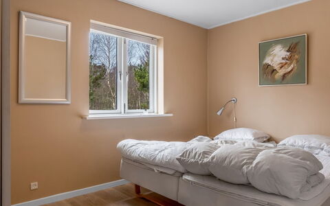 Jurgis - 300M from the Sea: Wall, Wood, Interior Design, Bedroom, Floor, Bed, Flooring, Furniture, Bed Sheet, Bedding