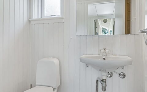 Ran - 600M from the Sea: Wall, Plumbing Fixture, Bathroom, Flooring, Interior Design, Floor, Sink, Bathroom Sink, Ceiling, Tap