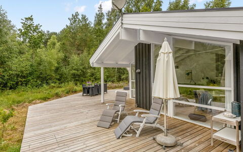 Ran - 600M from the Sea: Wood, Home, Cottage, Roof, Hardwood, Porch, Estate, Plank, Siding, Deck
