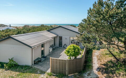 Petersen - 50M from the Sea: Wood, Home, Porch, Deck, Hardwood, Roof, Wood Stain, Wood Flooring, Eco Hotel