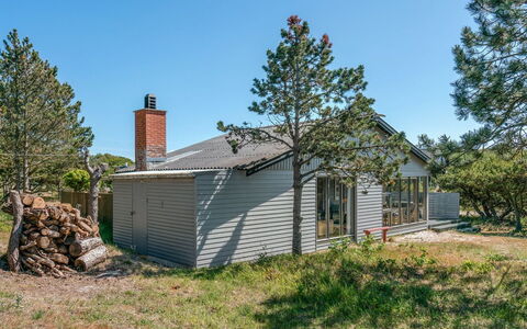 Petersen - 50M from the Sea: Wood, Home, Porch, Deck, Hardwood, Roof, Wood Stain, Wood Flooring, Eco Hotel