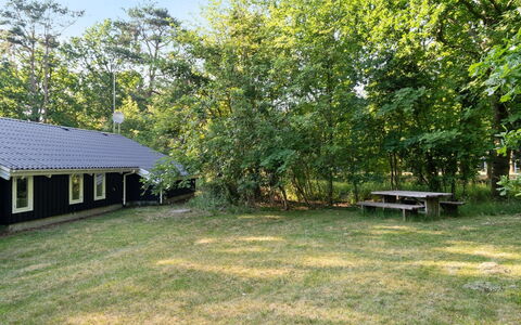 Lovis - 600M from the Sea: Grass, Tree, Land Lot, Rural Area, Shade, Garden, Groundcover, Lawn, Cottage, Backyard