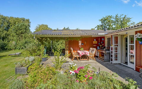 Hartvig - 800M from the Sea: Wood, Home, Porch, Deck, Hardwood, Roof, Wood Stain, Wood Flooring, Eco Hotel