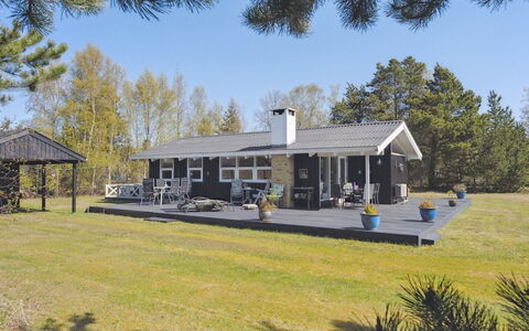 Alvine - 475M from the Sea: Blue, Shrub, Cottage, Groundcover, Garden, Estate, Shade, Landscaping, Farmhouse, Eco Hotel