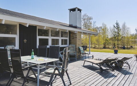 Alvine - 475M from the Sea: Blue, Shrub, Cottage, Groundcover, Garden, Estate, Shade, Landscaping, Farmhouse, Eco Hotel