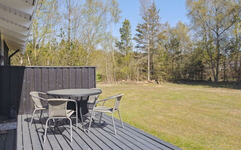 Alvine - 475M from the Sea: Blue, Shrub, Cottage, Groundcover, Garden, Estate, Shade, Landscaping, Farmhouse, Eco Hotel