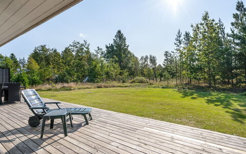 Dorith - 400M from the Sea: Architecture, Roof, Home, Composite Material, Daylighting, Siding, Driveway