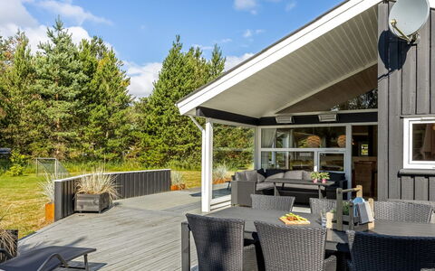 Friederike - 300M from the Sea: Blue, Shrub, Cottage, Groundcover, Garden, Estate, Shade, Landscaping, Farmhouse, Eco Hotel