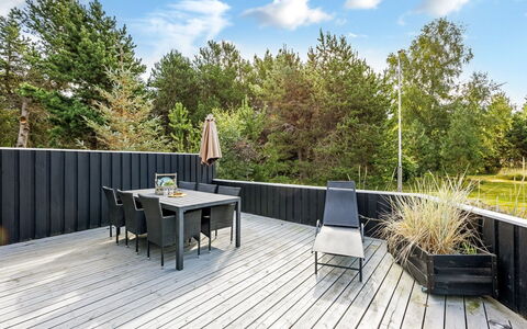Friederike - 300M from the Sea: Blue, Shrub, Cottage, Groundcover, Garden, Estate, Shade, Landscaping, Farmhouse, Eco Hotel