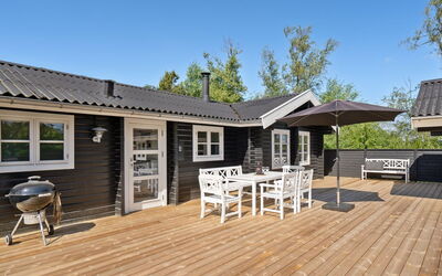 Dorthea - 200M from the Sea