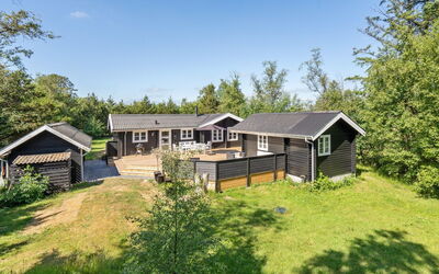 Dorthea - 200M from the Sea