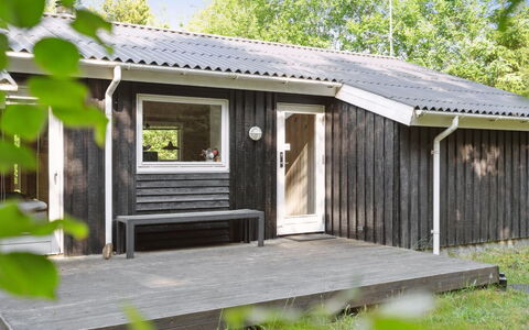 Gretelise - 2Km from the Sea: Residential Area, Roof, Suburb, Driveway, Estate, Chimney