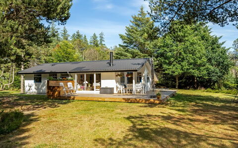 Hakan - 4Km from the Sea: Blue, Shrub, Cottage, Groundcover, Garden, Estate, Shade, Landscaping, Farmhouse, Eco Hotel