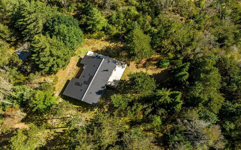 Hakan - 4Km from the Sea: Blue, Shrub, Cottage, Groundcover, Garden, Estate, Shade, Landscaping, Farmhouse, Eco Hotel