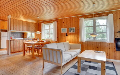 Gizelle - 1.5Km from the Sea: Wood, Interior Design, Floor, Flooring, Ceiling, Room, Hardwood, Wood Flooring, Wood Stain, Living Room