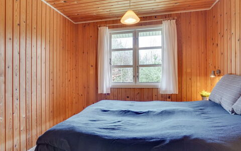 Gizelle - 1.5Km from the Sea: Flooring, Floor, Wood, Interior Design, Ceiling, Bedroom, Wood Flooring, Room, Bed, Hardwood