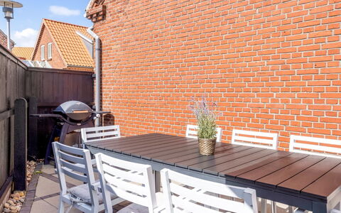 Edita - 250M from the Sea: Vegetation, Shrub, Spring, Cottage, Garden, Shade, Backyard, Yard, Chair
