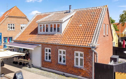 Edita - 250M from the Sea: Vegetation, Shrub, Spring, Cottage, Garden, Shade, Backyard, Yard, Chair