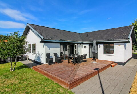 Kælle - 500M from the Sea: Home, Cottage, Siding, Hardwood, Shade, Plank, Design, Estate, Porch, Deck
