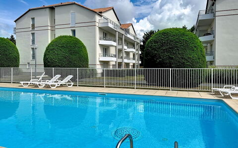 Pornic 200: Swimming Pool, Hedge, Villa