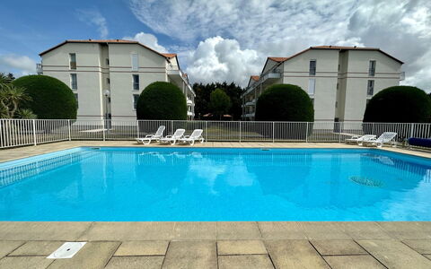 Pornic 200: Cloud, Water, Sky, Plant, Daytime, Property, Swimming Pool, Azure, Building, Rectangle