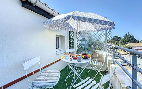 Pornic 200: Furniture, Outdoor Furniture, Chair, Outdoor Table, Shade, Balcony, Folding Chair, Patio, Coffee Table, Umbrella
