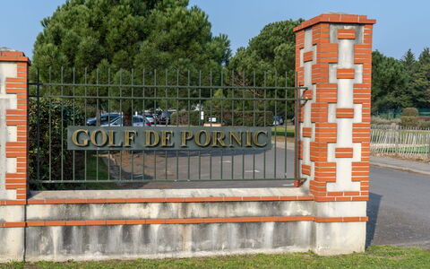 Pornic 200: Furniture, Tableware, Table, Bottle, Building, Wood, Drinkware, Window, Chair, Flooring