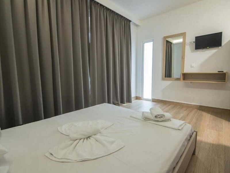 Accommodation:&nbsp;Deluxe Double 12.2