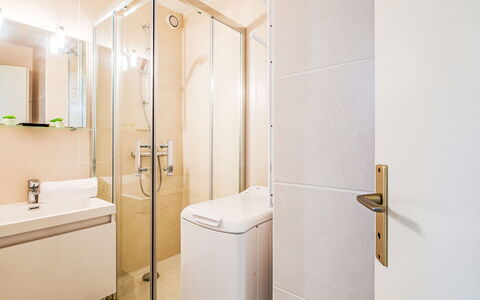 Les Issambres 100: Flooring, Interior Design, Floor, Ceiling, Plumbing Fixture, Room, Bathroom, Plumbing, Door, Toilet
