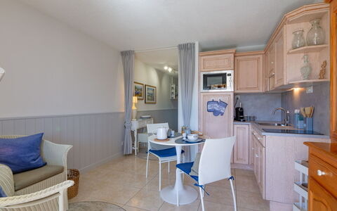 Accommodation:&nbsp;La Perle Rosel 100.11