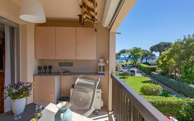 Accommodation:&nbsp;La Perle Rosel 100.11