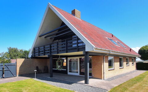 Spase - 250M to the Fjord: Roof, Home, Cottage, Siding, Estate, Shade, Driveway, Farmhouse, Daylighting
