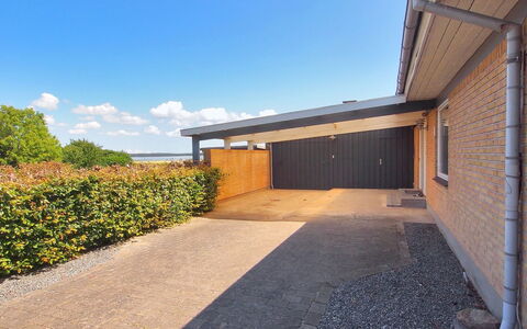 Spase - 250M to the Fjord: Sky, Residential Area, Home, Roof, Driveway, Garage Door, Garage, Estate, Shade, Suburb