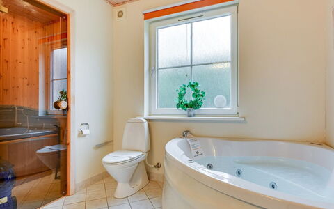 Joris - 100M to the Fjord: Plumbing Fixture, Bathtub, Interior Design, Bathroom, Flooring, Ceiling, Plumbing, Floor, Tap, Room