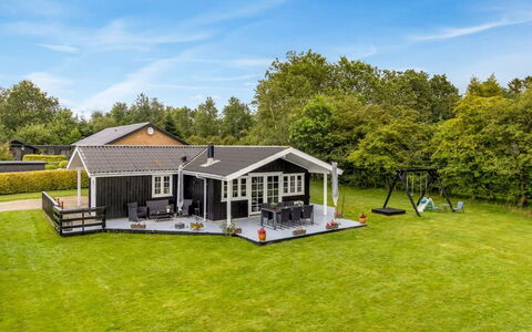 Tolke - 29Km from the Sea: Swimming Pool, Resort Town