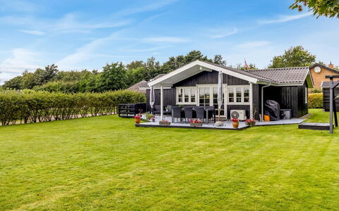 Tolke - 29Km from the Sea: Building, House, Window, Home, Roof, Residential Area, Shrub, Cottage, Land Lot