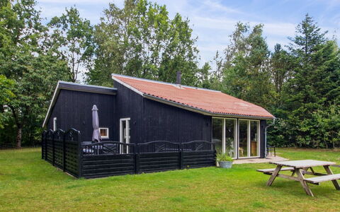 Amanda - 30Km from the Sea: Cottage, Roof, House, Home, Porch, Siding, Land Lot, Farmhouse, Garden Buildings, Door