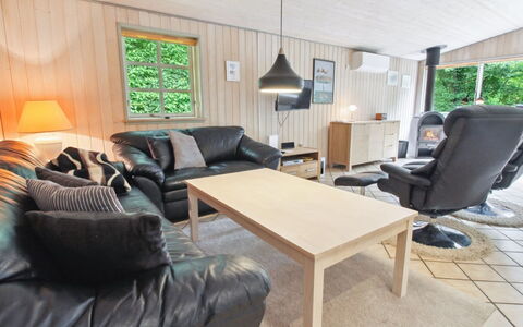 Joonatan - 30Km from the Sea: Building, House, Window, Home, Roof, Residential Area, Shrub, Cottage, Land Lot