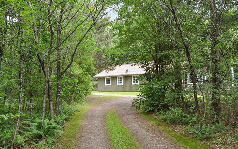 Joonatan - 30Km from the Sea: Building, House, Window, Home, Roof, Residential Area, Shrub, Cottage, Land Lot