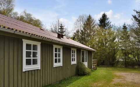 Joonatan - 30Km from the Sea: Building, House, Window, Home, Roof, Residential Area, Shrub, Cottage, Land Lot