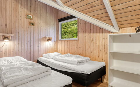 Hedwig - 30Km from the Sea: Wood, Bedroom, Bed, Ceiling, Home, Bedding, Bed Frame, Bed Sheet, Freezing, Hardwood