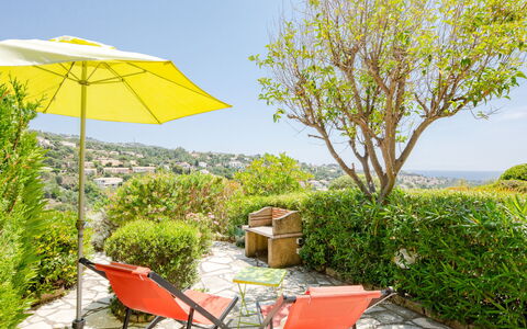 Les Issambres 300: Plant, Plant Community, Furniture, Sky, Table, Green, Light, Nature, Azure, Leaf
