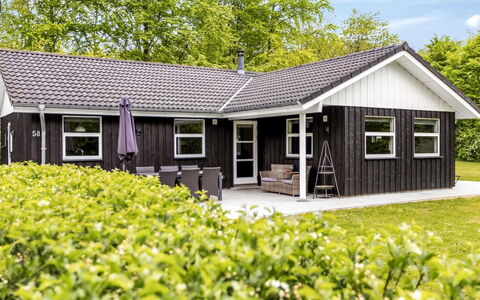Manderup - 30Km from the Sea: House, Home, Residential Area, Roof, Cottage, Land Lot, Estate, Yard, Garden, Siding