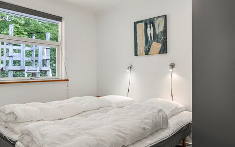 Manderup - 30Km from the Sea: Bed, Bedroom, Wall, Bed Sheet, Bedding, Furniture, Interior Design, Ceiling, Floor, Flooring