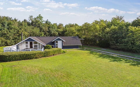 Ines - 25Km from the Sea: Home, Cottage, Porch, Hardwood, Siding, Deck, Shade, Plank, Estate, Garden Buildings